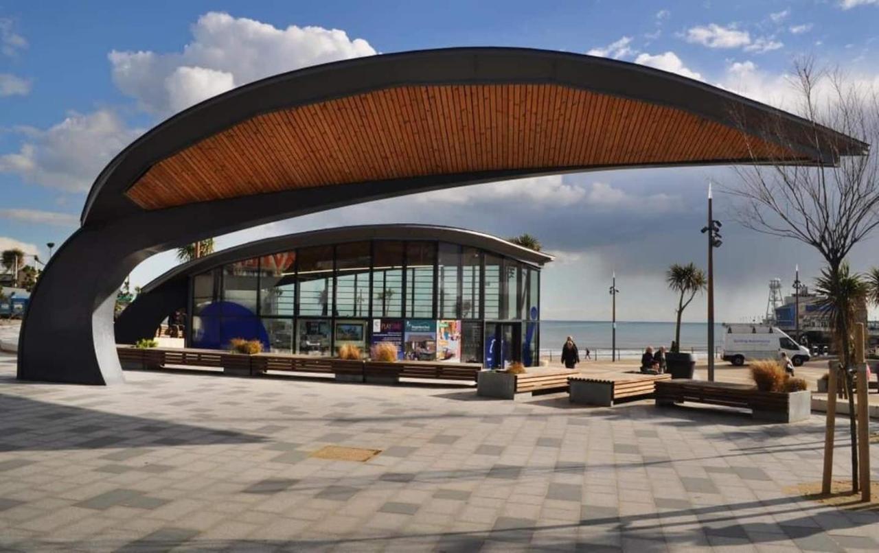 Flat-C, 4 Adults, 20 Mins To Beach, Netflix, Wifi, Sleeps 4 Adults Bournemouth Bagian luar foto