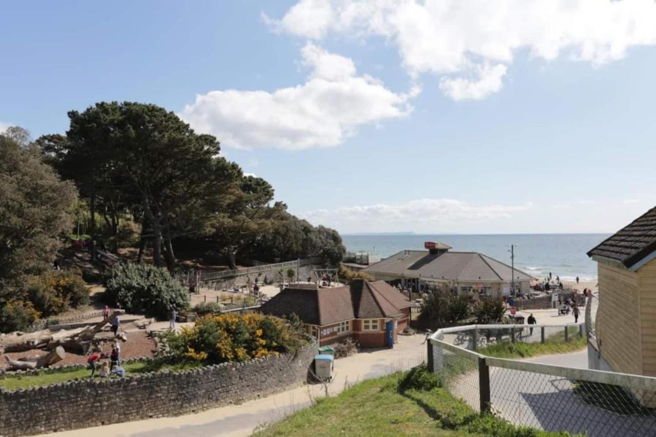 Flat-C, 4 Adults, 20 Mins To Beach, Netflix, Wifi, Sleeps 4 Adults Bournemouth Bagian luar foto