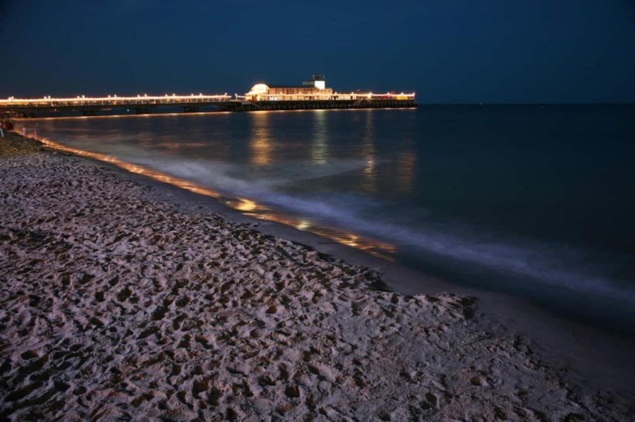 Flat-C, 4 Adults, 20 Mins To Beach, Netflix, Wifi, Sleeps 4 Adults Bournemouth Bagian luar foto